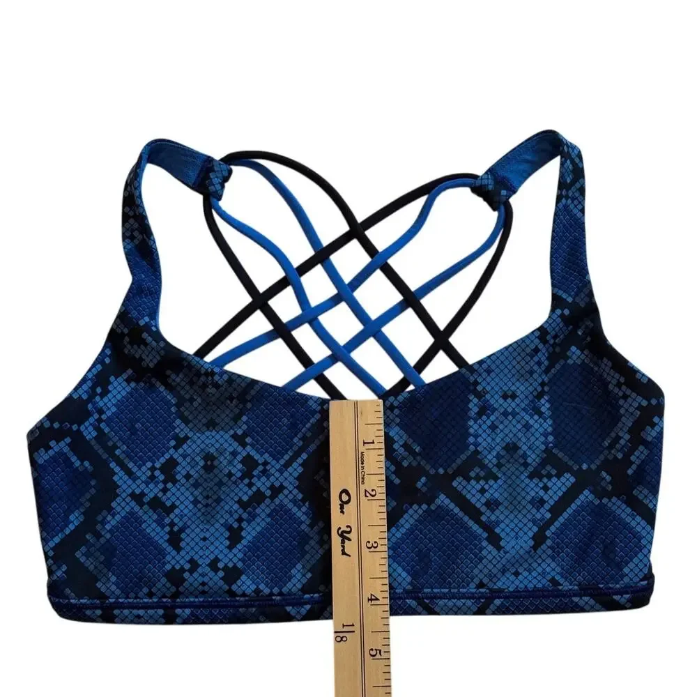 Lululemon Bra Free To Be Wild Womens 6 Sz Blue Mini Ziggy Snake Skin A/B NO Pads
